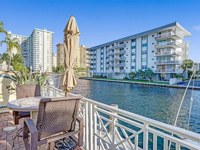 3942 NE 171st St # 4A, North Miami Beach FL 33160