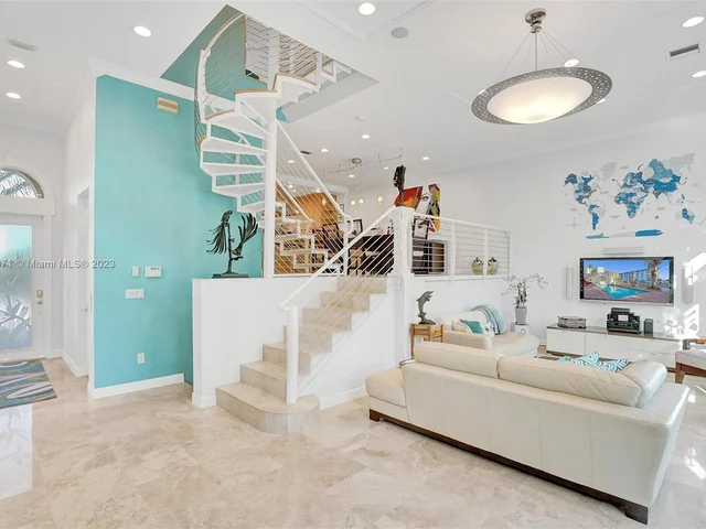 3942 NE 171st St # 4A, North Miami Beach FL 33160