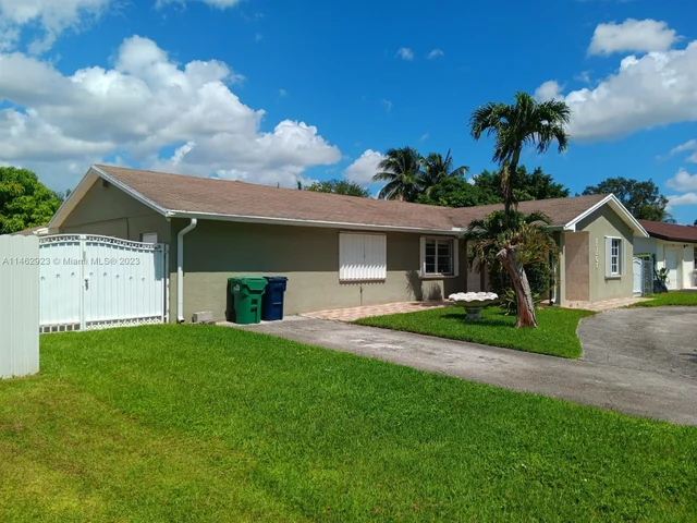 15101 SW 71st St, Miami FL 33193