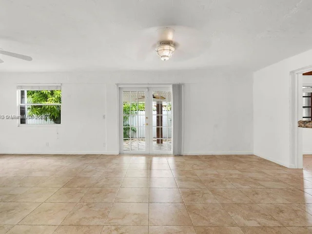 15101 SW 71st St, Miami FL 33193