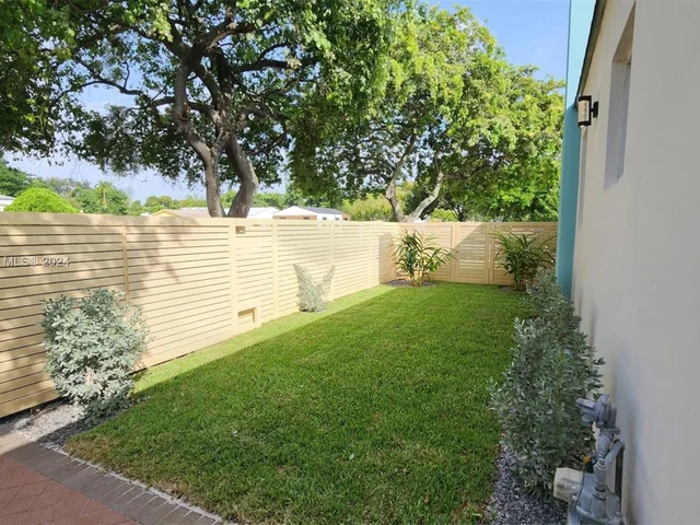 442 NW 46th St, Miami FL 33127