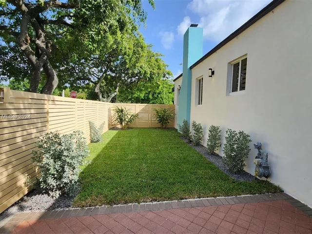 442 NW 46th St, Miami FL 33127