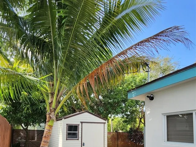 442 NW 46th St, Miami FL 33127