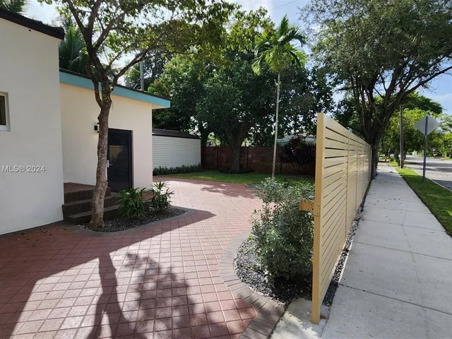 442 NW 46th St, Miami FL 33127