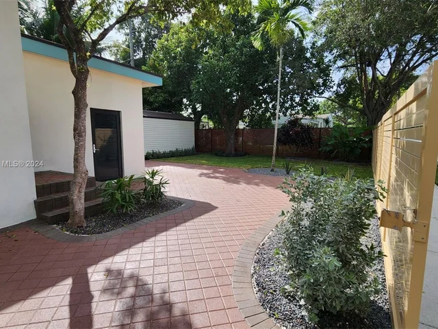 442 NW 46th St, Miami FL 33127