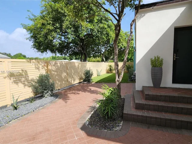 442 NW 46th St, Miami FL 33127