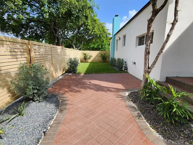 442 NW 46th St, Miami FL 33127