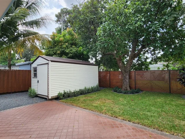 442 NW 46th St, Miami FL 33127