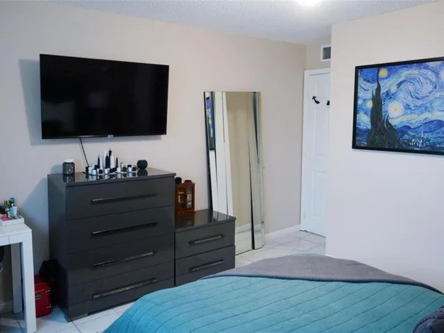 5050 NW 7th St # 722, Miami FL 33126