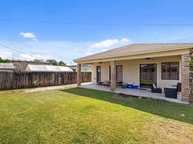 527 NW 19th St, Homestead FL 33030