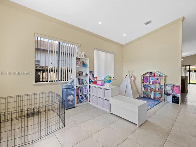 527 NW 19th St, Homestead FL 33030