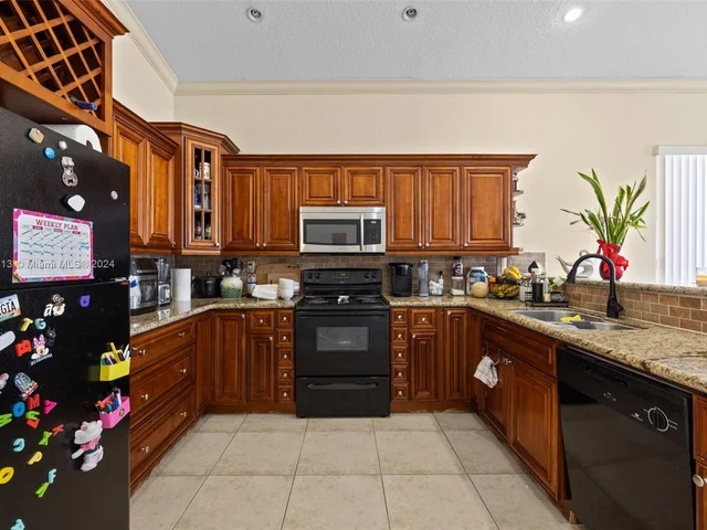 527 NW 19th St, Homestead FL 33030