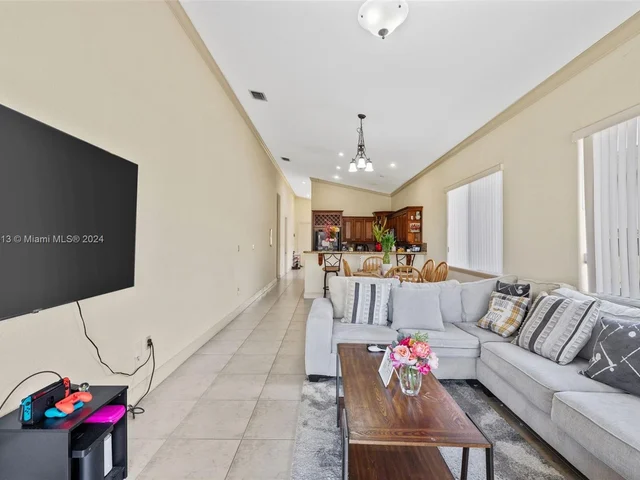 527 NW 19th St, Homestead FL 33030