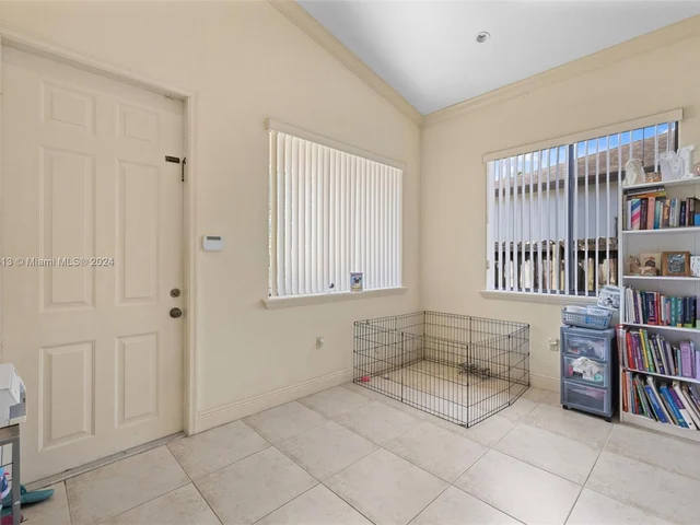 527 NW 19th St, Homestead FL 33030