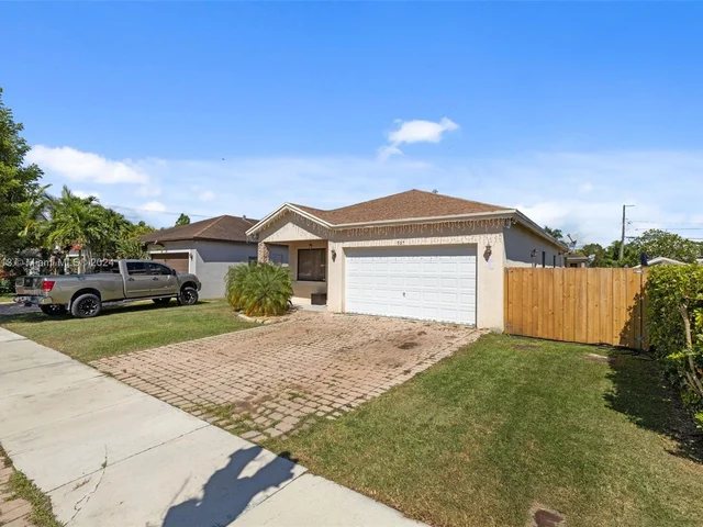 527 NW 19th St, Homestead FL 33030
