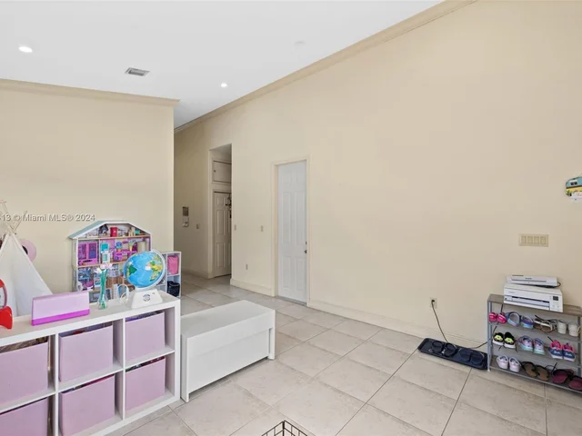 527 NW 19th St, Homestead FL 33030