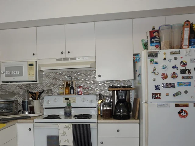 5077 NW 7th St, Miami FL 33126