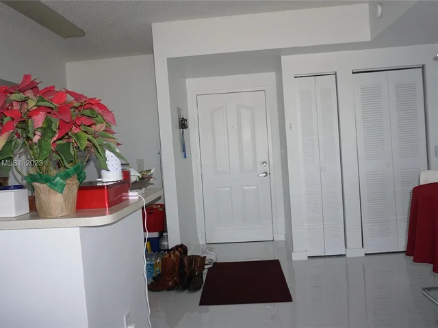 5077 NW 7th St, Miami FL 33126