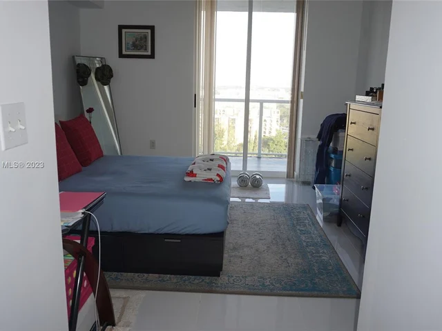 5077 NW 7th St, Miami FL 33126