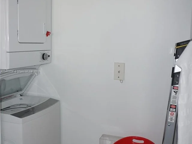 5077 NW 7th St, Miami FL 33126