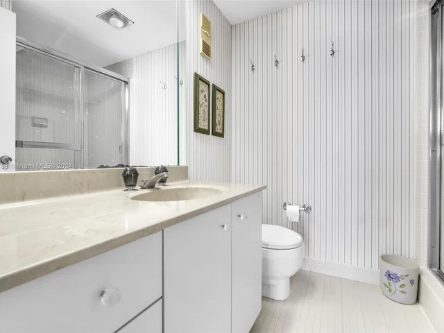 20281 E Country Club Dr # 910, Aventura FL 33180