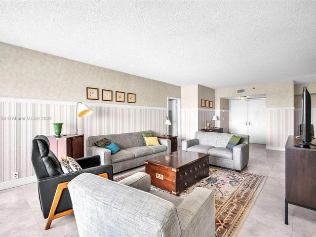 20281 E Country Club Dr # 910, Aventura FL 33180