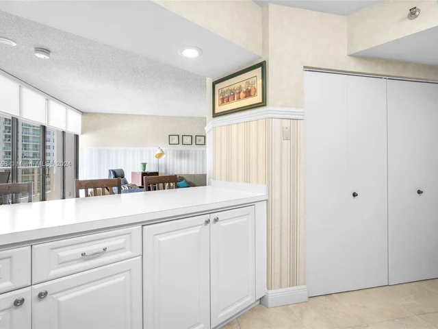 20281 E Country Club Dr # 910, Aventura FL 33180