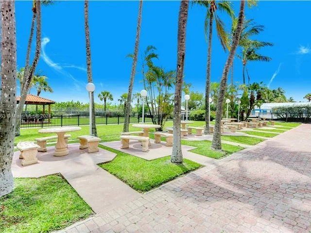 2555 Collins Ave # 910, Miami Beach FL 33140