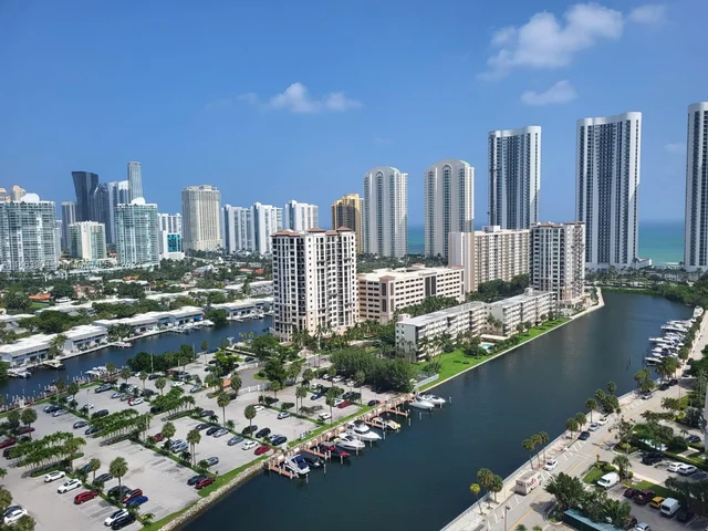 500 Bayview Dr, Sunny Isles Beach FL 33160