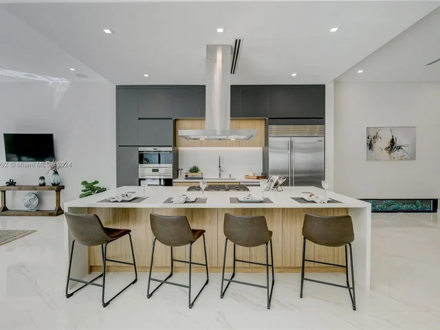 1780 CHUCUNANTAH RD, Miami FL 33133