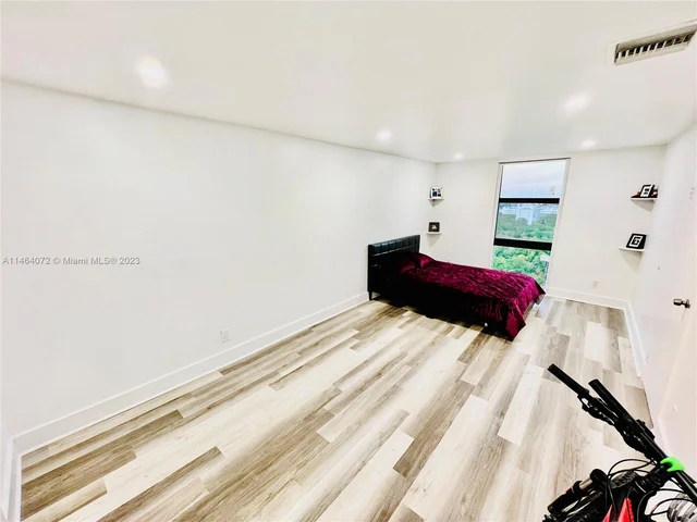 13499 Biscayne Blvd, North Miami FL 33181