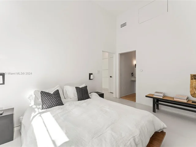 935 Euclid Ave # 4, Miami Beach FL 33139