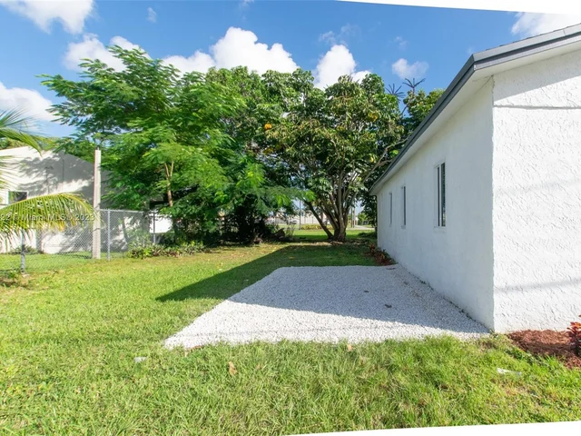 323 SW 4th Ct, Homestead FL 33030
