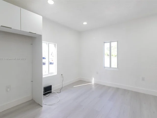 323 SW 4th Ct, Homestead FL 33030