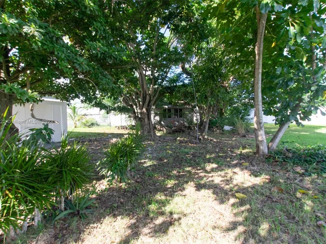 323 SW 4th Ct, Homestead FL 33030