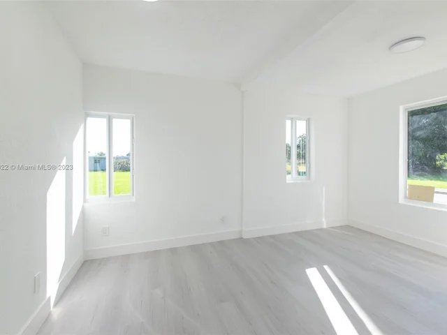 323 SW 4th Ct, Homestead FL 33030