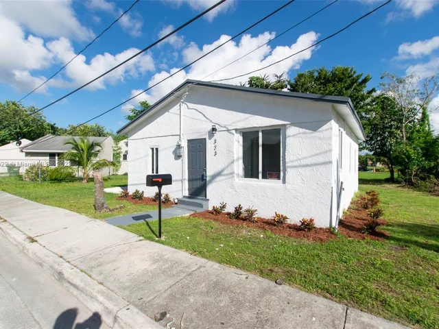 323 SW 4th Ct, Homestead FL 33030