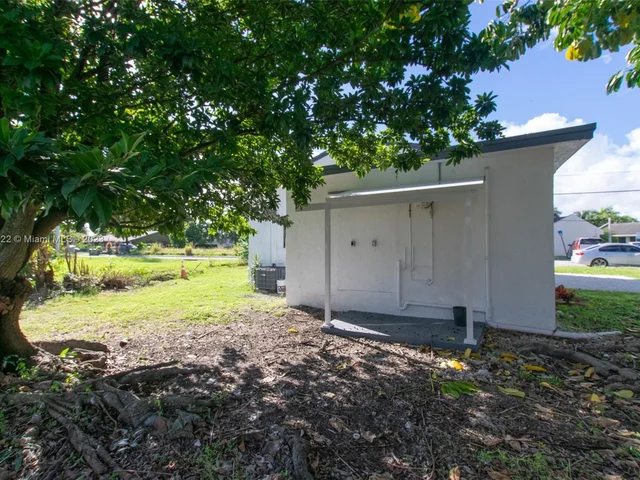 323 SW 4th Ct, Homestead FL 33030