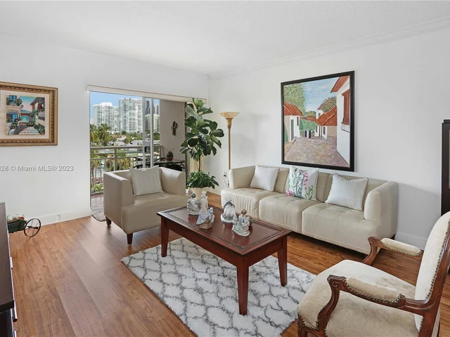 400 Kings Point Dr # 425, Sunny Isles Beach FL 33160