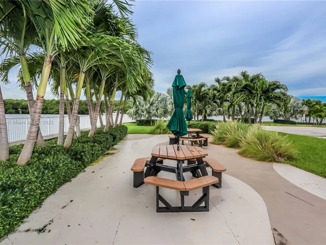 400 Kings Point Dr # 425, Sunny Isles Beach FL 33160