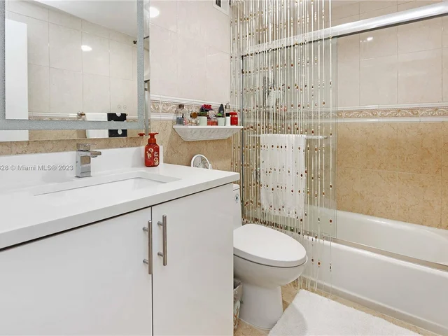 400 Kings Point Dr # 425, Sunny Isles Beach FL 33160