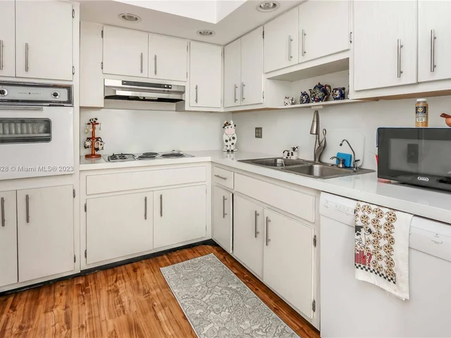 400 Kings Point Dr # 425, Sunny Isles Beach FL 33160