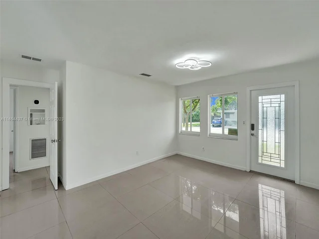 1607 Moffett St, Hollywood FL 33020