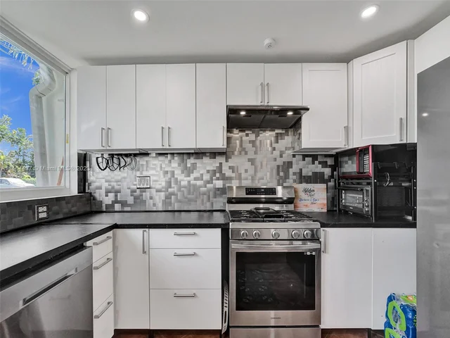 1607 Moffett St, Hollywood FL 33020