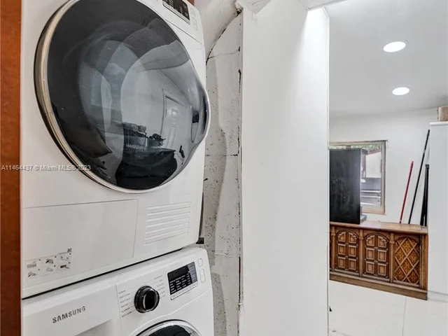 1607 Moffett St, Hollywood FL 33020