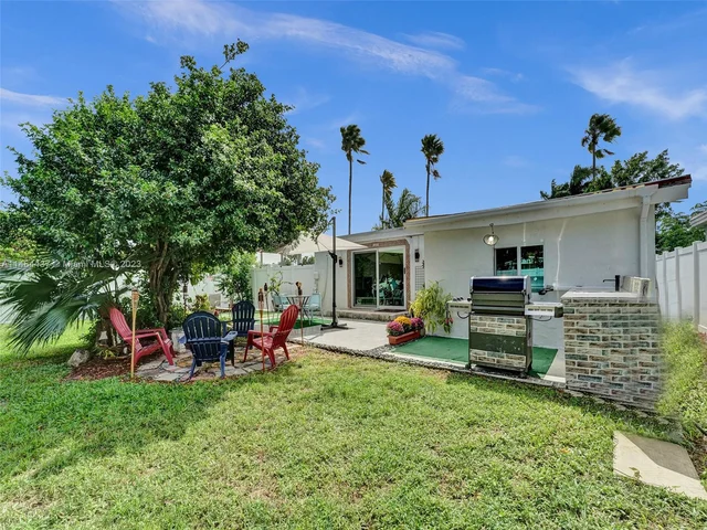 1607 Moffett St, Hollywood FL 33020