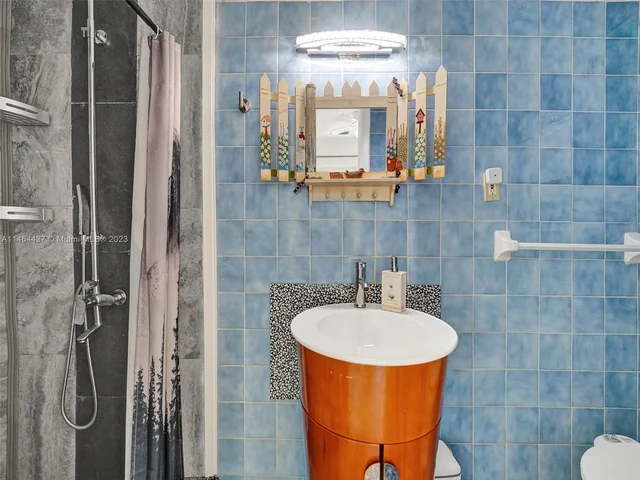 1607 Moffett St, Hollywood FL 33020