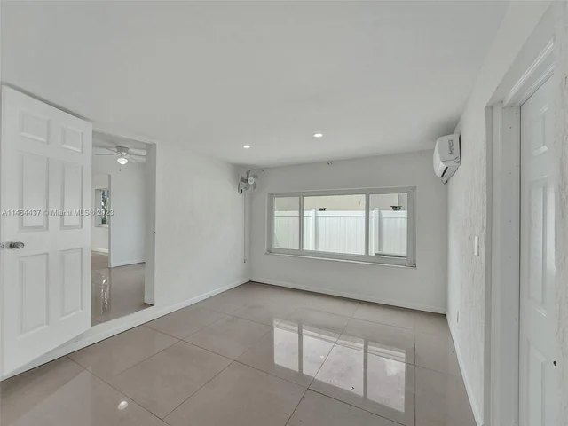 1607 Moffett St, Hollywood FL 33020