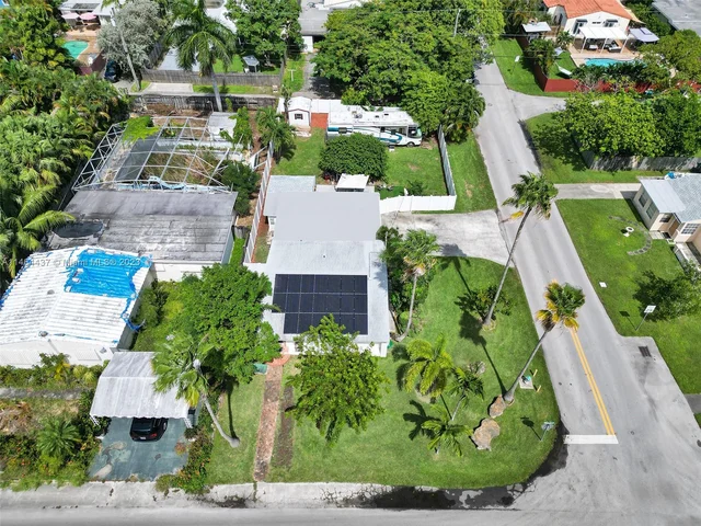 1607 Moffett St, Hollywood FL 33020