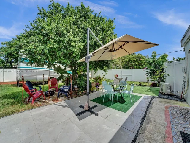 1607 Moffett St, Hollywood FL 33020